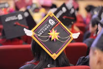 Độc đáo những chiếc mũ tốt nghiệp được sinh viên tự do sáng tạo