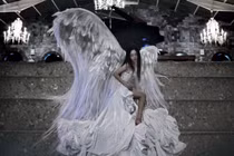 Linh Ngọc Đàm đăng ảnh đen trắng, ẩn ý chưa ổn sau chia tay?