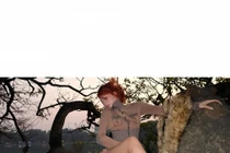 Phong cách ăn mặc “dị thường” của nàng “hot girl lắc hông“