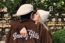 Xoài Non quấn quít bên Gil Lê, cái thơm má thay lời công khai