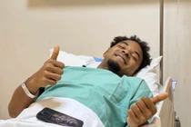 Sau ca phẫu thuật, Xuân Son vẫn giữ vững nụ cười