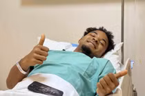 Sau ca phẫu thuật, Xuân Son vẫn giữ vững nụ cười