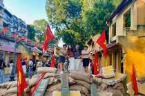 Người Hà Nội bồi hồi tìm về “Ký ức Hà Nội” ở Phùng Hưng