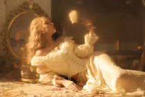 Xoài Non khoe nhan sắc kiều diễm ma mị đón sinh nhật tuổi 22