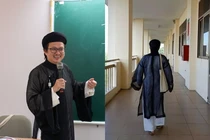 Thầy giáo hơn 10 năm mặc combo "áo dài, guốc mộc" đi dạy