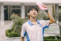 Danh tính “anh giáo gen Z” điển trai đốn tim hội chị em