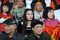 Dàn WAGs của ĐT Việt Nam cổ vũ hết mình trên khán đài