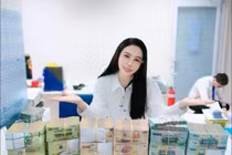 Nữ đại gia Hà Tĩnh ủng hộ đồng bào bão lũ 10 tỷ đồng