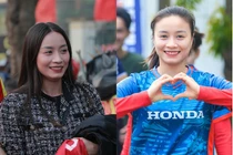 “Hoa khôi sân cỏ” Hoàng Thị Loan và “bạn trai” đến cổ vũ ĐTVN