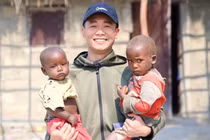 Hành trình từ anh thợ xây đến hiện tại của Quang Linh Vlogs