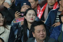 Vợ Quang Hải, Xuân Son và Duy Mạnh đến Việt Trì cổ vũ ĐTVN