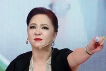 Netizen bóc giá outfit tiền tỷ của CEO Nguyễn Phương Hằng “ngày trở lại“