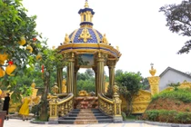 Cận cảnh tòa lâu đài dát vàng của “đại gia đồng nát” Nghệ An