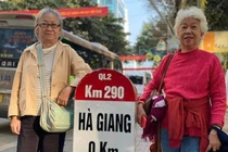 Đôi bạn già U70 rủ nhau đi Hà Giang, check-in không sót chỗ nào