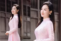 Cô giáo “hot nhất mùa khai giảng” khoe dáng trong tà áo dài