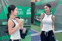 “Nữ thần thanh xuân” Jun Vũ khoe dáng kín đáo trên sân pickleball