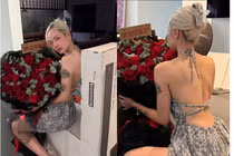 “Vợ quốc dân” Phương Ly khoe lưng trần gợi cảm trong ảnh khoe quà