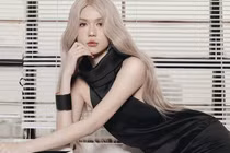 Ngọc Trinh gợi cảm “bung lụa” trong loạt ảnh khai xuân