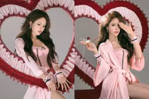 Tiktoker Ngân Hà diện đồ ngủ hóa “nữ thần tình yêu”