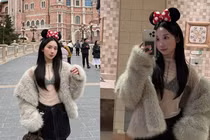Streamer cô giáo diện áo xuyên thấu đi Disneyland hút ánh nhìn