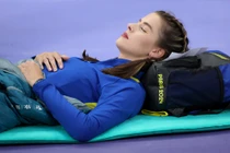 VĐV Ukraine xinh như thiên thần, ngủ ngon lành trong lúc chờ thi đấu