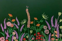 Những đoá hoa xinh vẽ bằng phấn màu trang trí bảng 20/11