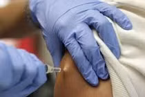 Tiếp tục tiêm vắc xin viêm gan B cho trẻ sơ sinh