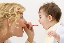 Học cách mẹ đảm luyện con tập nhai