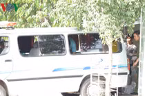 Khám nghiệm hiện trường nghi án chồng sát hại vợ rồi tự sát