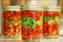 Cách ngâm dấm tỏi ớt hợp với mọi món ăn