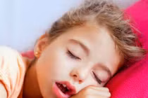 Tuyệt chiêu trị ngạt mũi khó thở cho bé khi ngủ