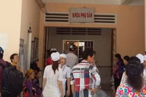 Bé sơ sinh tử vong người nhà lại vây bệnh viện