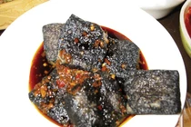 Ghê người đặc sản đậu phụ thối Trung Quốc