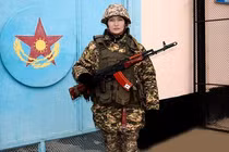 Những nữ quân nhân xinh đẹp nhất Kazakhstan đọ sắc qua ảnh