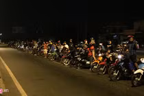 Hàng trăm quái xế náo loạn quốc lộ 51 giữa đêm