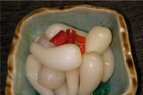 Những người không nên ăn hành muối ngày Tết