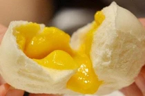 Món bánh bao kim sa tan chảy làm giới trẻ phát cuồng