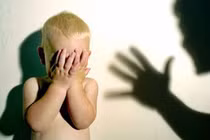 3 cách dạy con làm bé hư hỏng của cha mẹ Viêt