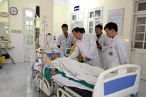 Bộ Y tế thăm bệnh nhân bị quên kéo trong bụng 18 năm