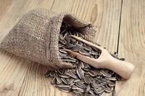 Công dụng tuyệt vời của các loại hạt nhâm nhi ngày Tết