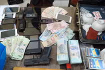 Hơn 100 cảnh sát phá sới bạc khủng trang bị súng