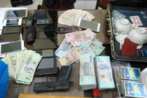 Hơn 100 cảnh sát phá sới bạc khủng trang bị súng