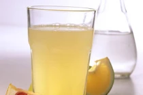 Uống thuốc cùng nước trái cây làm tăng độc tính