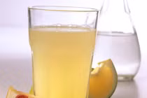 Uống thuốc cùng nước trái cây làm tăng độc tính