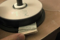 Giấu tiền ở những chỗ này trong nhà đố tên trộm nào mò ra