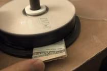 Giấu tiền ở những chỗ này trong nhà đố tên trộm nào mò ra