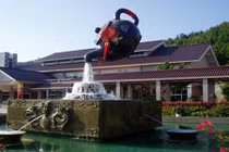 Lật tẩy bí mật của "vật thể lạ" trang trí nhà đại gia