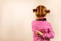 Dấu hiệu nhận biết bé yêu nói dối 