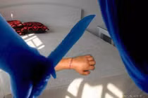 Ngứa mắt với dáng đi của bạn, chém lìa cánh tay