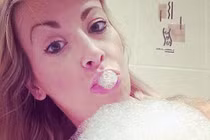 Sở thích quái dị của bà bầu ăn... gạch, đá, xà phòng